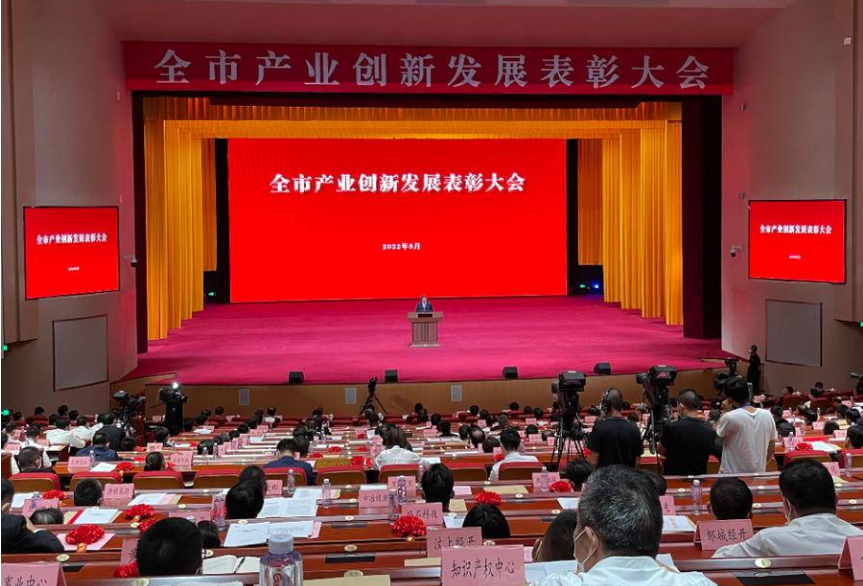 喜讯丨尊龙凯时科技副总经理姜雪被授予“2021年度企业攀登科技带头人”荣誉称号